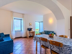 Dining - Beautiful apartment for 4 guests with WIFI, TV and patio (Musso)