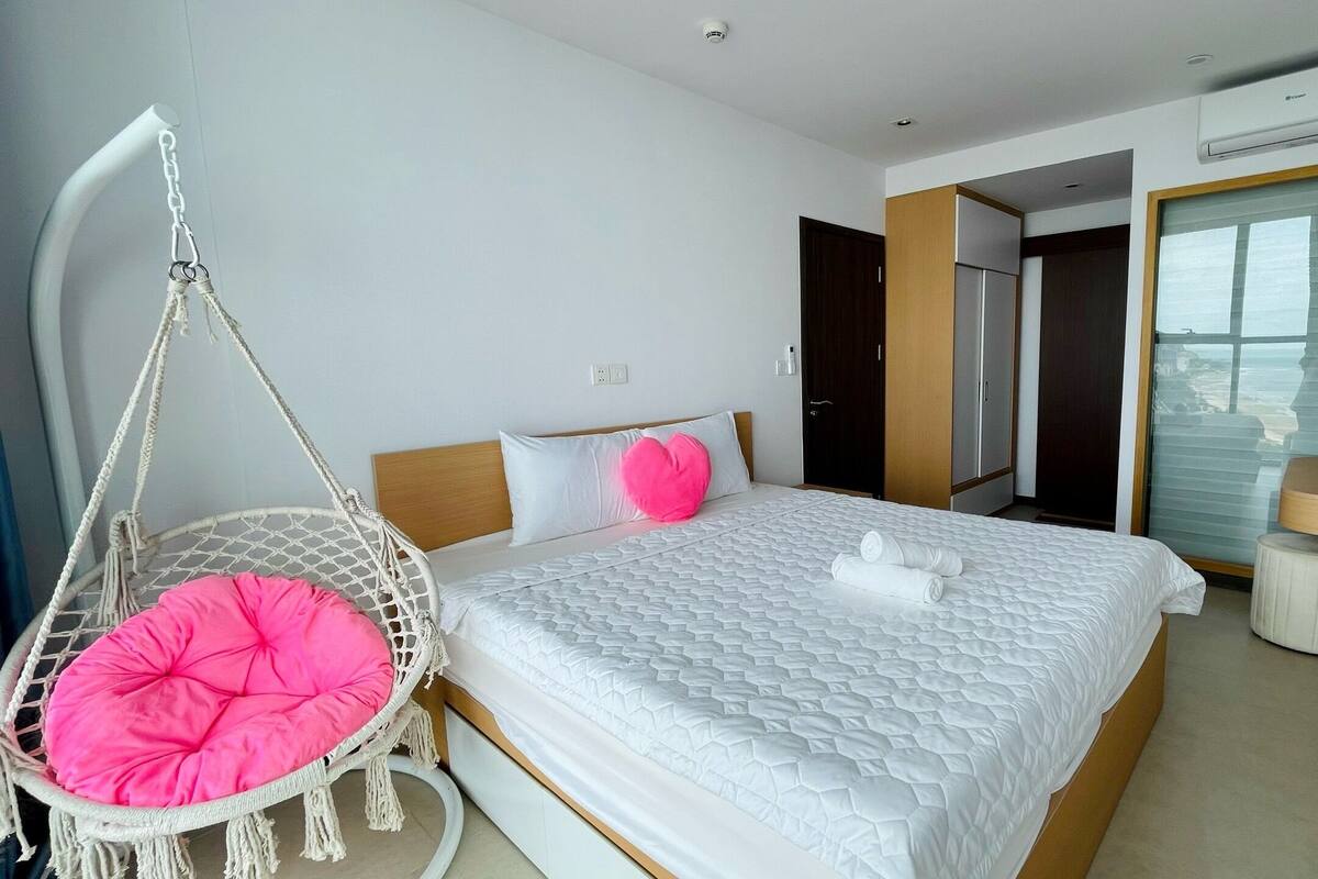 Leilighet – grand | Sengetøy av topp kvalitet, memory foam-senger og skrivebord