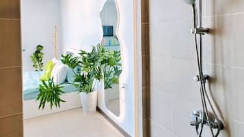 Economy Apartment, 1 Bedroom, Balcony | Bathroom | Shower, hydromassage showerhead, hair dryer, slippers