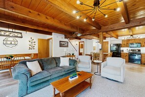 TV, fireplace, DVD player - Family-Friendly Home close to local attractions: AC & Shared Pool/Tennis Courts (Bartlett)