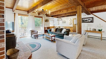 TV, fireplace, DVD player