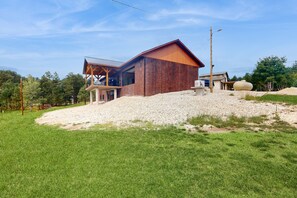 Exterior - Spacious home with private hot tub, secluded, free WiFi (Deadwood)