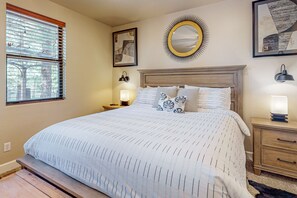 2 soverom, strykejern/-brett, internettilgang og sengetøy