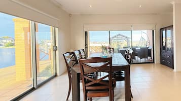 Deluxe House, Lake View | Room amenity