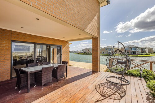 StayAU 5BR Lakefront Escape Point Cook