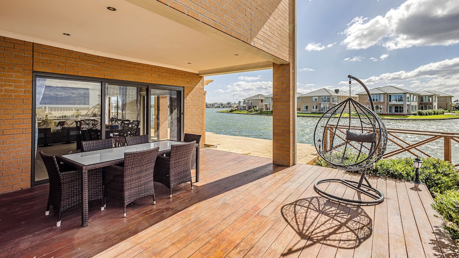 StayAU 5BR Lakefront Escape Point Cook