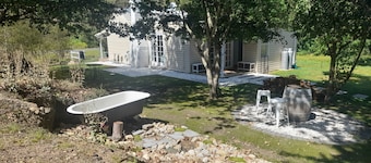 Charming 1 bedroom country cottage in historical town of Rydal.