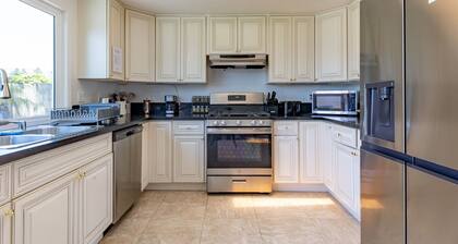 Modern Beach Retreat- King Beds