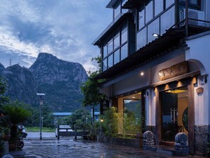 Family Townhome | Pillow-top beds, free WiFi, bed sheets - Serene Vale Inn Guilin (Guilin)
