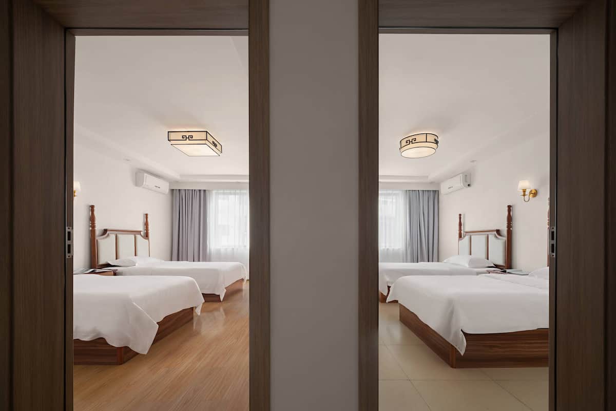 Family Suite | 1 bedroom, free WiFi, bed sheets