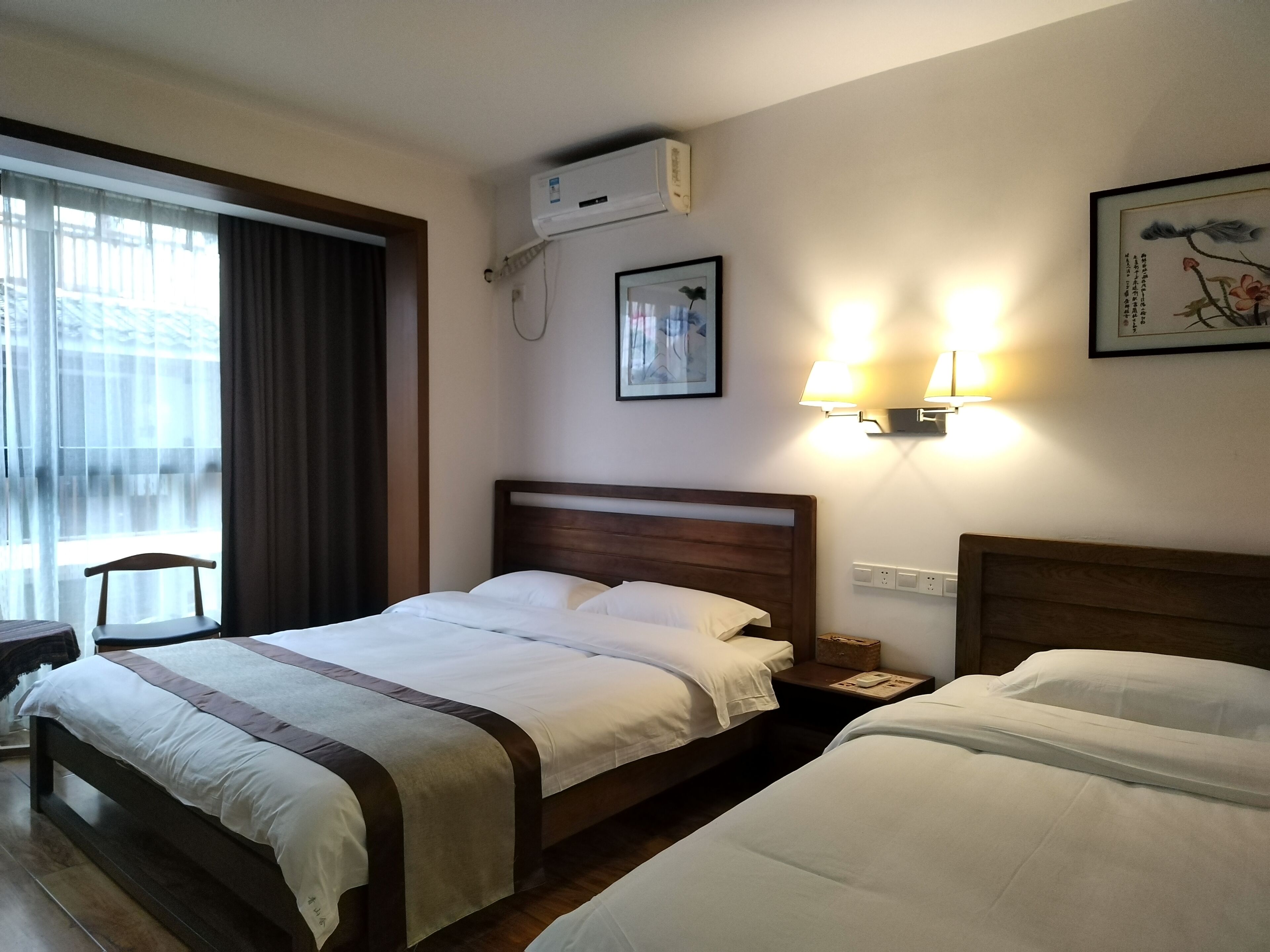 Chambre Triple Familiale, 1 chambre, non-fumeurs, vue montagne | Wi-Fi gratuit, draps fournis