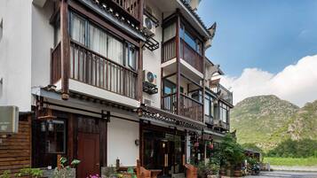 Family House | Free WiFi, bed sheets