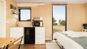 1 bedroom, bed sheets