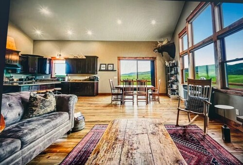 Expansive views, wildlife, and privacy.