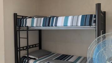 1 Schlafzimmer, Bügeleisen/Bügelbrett, Bettwäsche