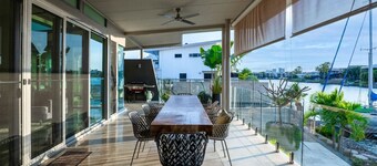 Bayview Paradise with Private Pool-Marina Deck