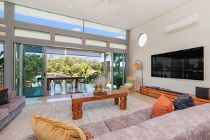 TV - Bayview Paradise with Private Pool-Marina Deck (Bayview)