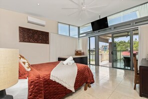 3 bedrooms, desk, iron/ironing board, travel cot - Bayview Paradise with Private Pool-Marina Deck (Bayview)