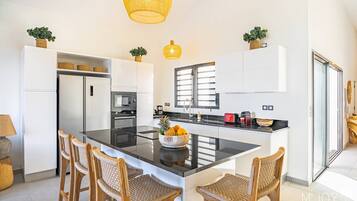 Réfrigérateur, lave-vaisselle, grille-pain