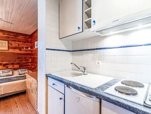 Mikrowelle, Ofen, Geschirrspüler, Toaster