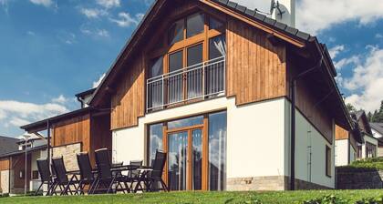 Beautiful apartment in villa for 11 guests with WIFI, TV, terrace and pets allowed