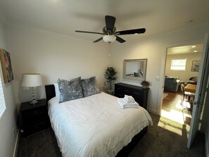 2 habitaciones, tabla de planchar con plancha, wifi y ropa de cama 