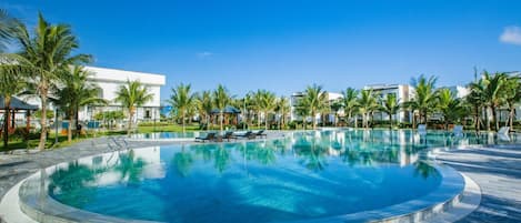 2 outdoor pools