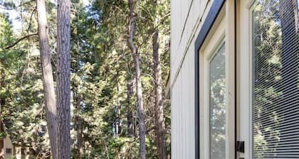 Lake’s Edge Lodge | Stroll to the Lake