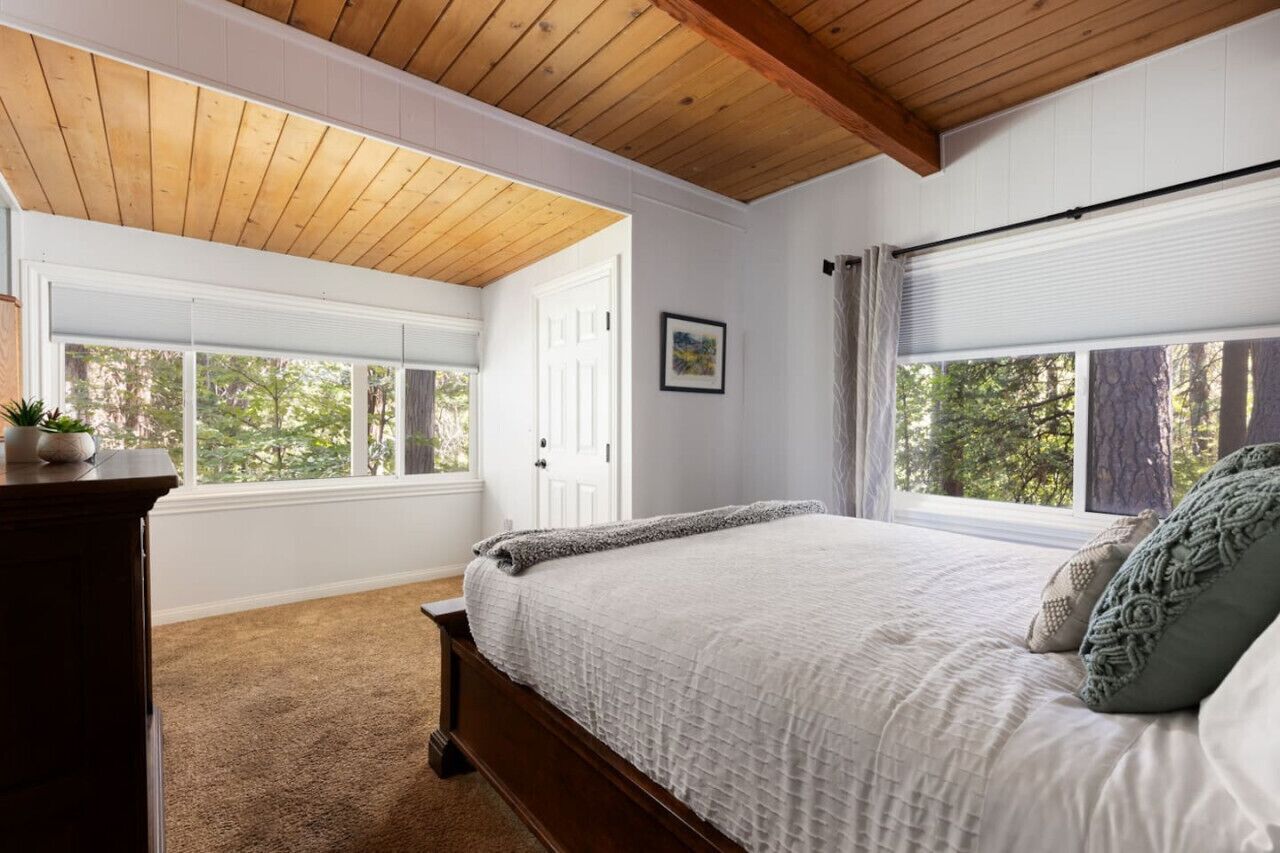 3 bedrooms, in-room safe, desk, iron/ironing board