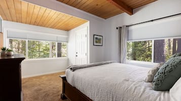 3 slaapkamers, een bureau, een strijkplank/strijkijzer, wifi