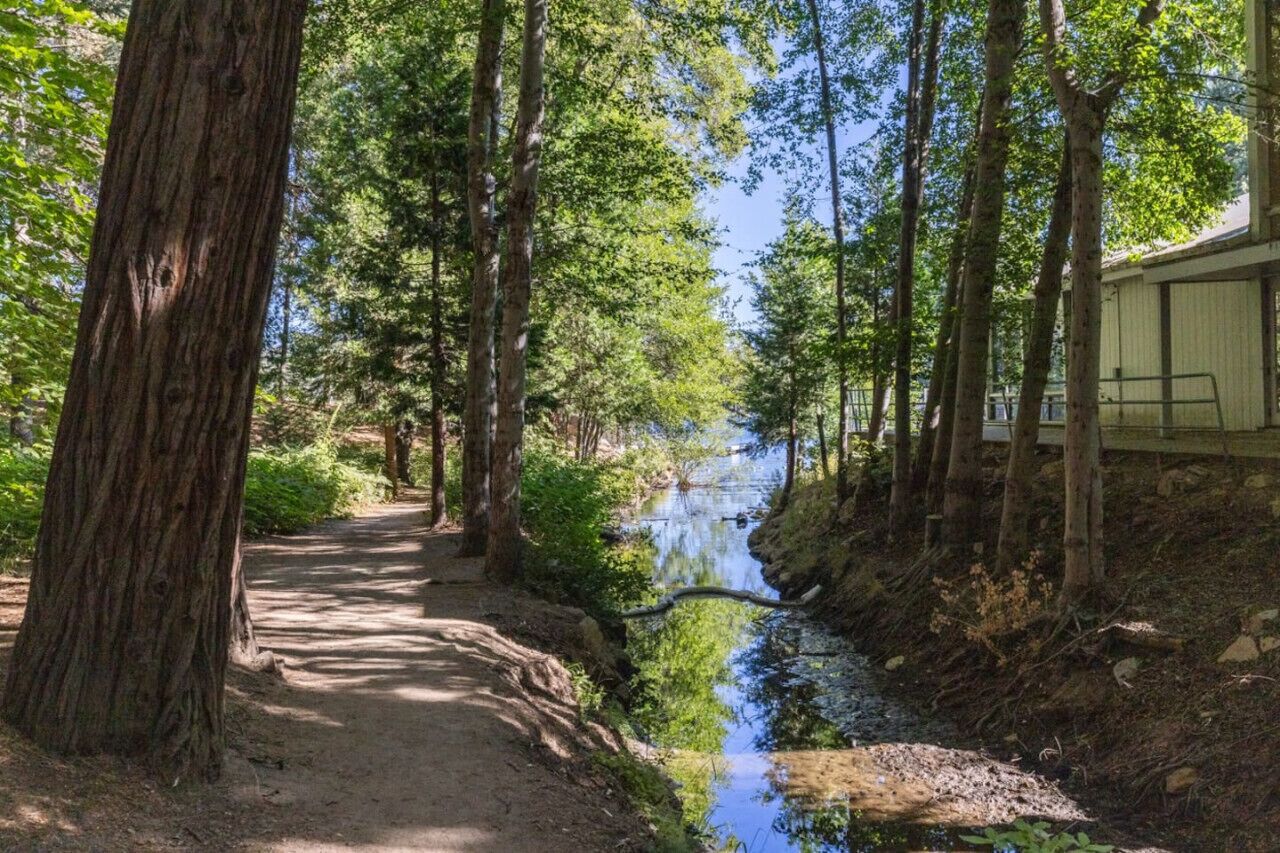 المنطقة المحيطة بالمنشأة