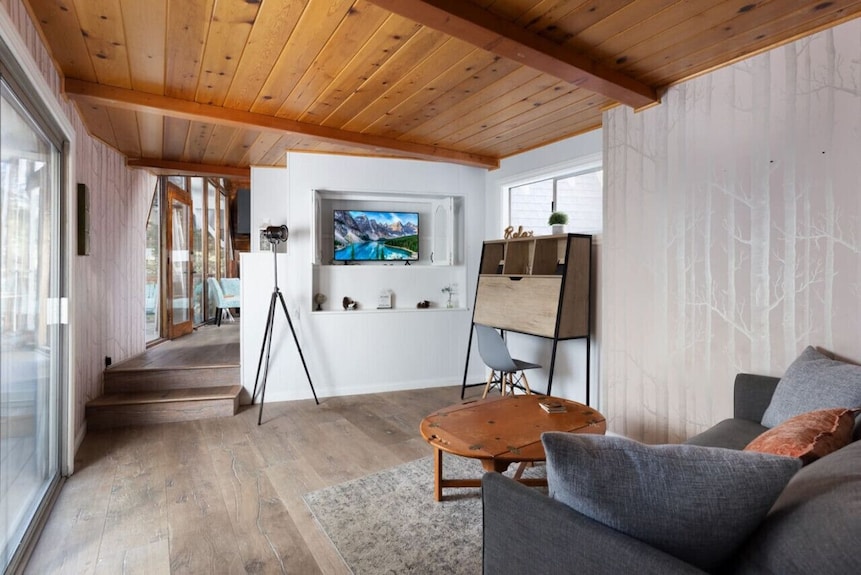 Lakes Edge Lodge | Stroll To The Lake - Lake Arrowhead, CA