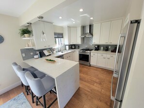 Micro-ondes, four, plaque de cuisson, lave-vaisselle