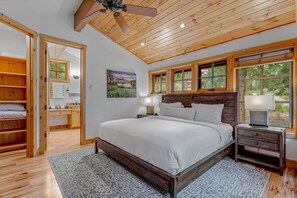 3 bedrooms, desk, WiFi, bed sheets