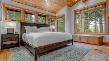 3 bedrooms, desk, WiFi, bed sheets