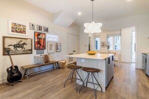 Suite, 4 habitaciones, balcón | Interior