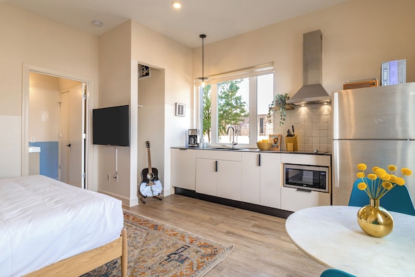 Royal Apartment, Multiple Bedrooms, Kitchen | Private kitchen