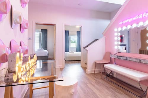Suite (Swiftie) | Interior