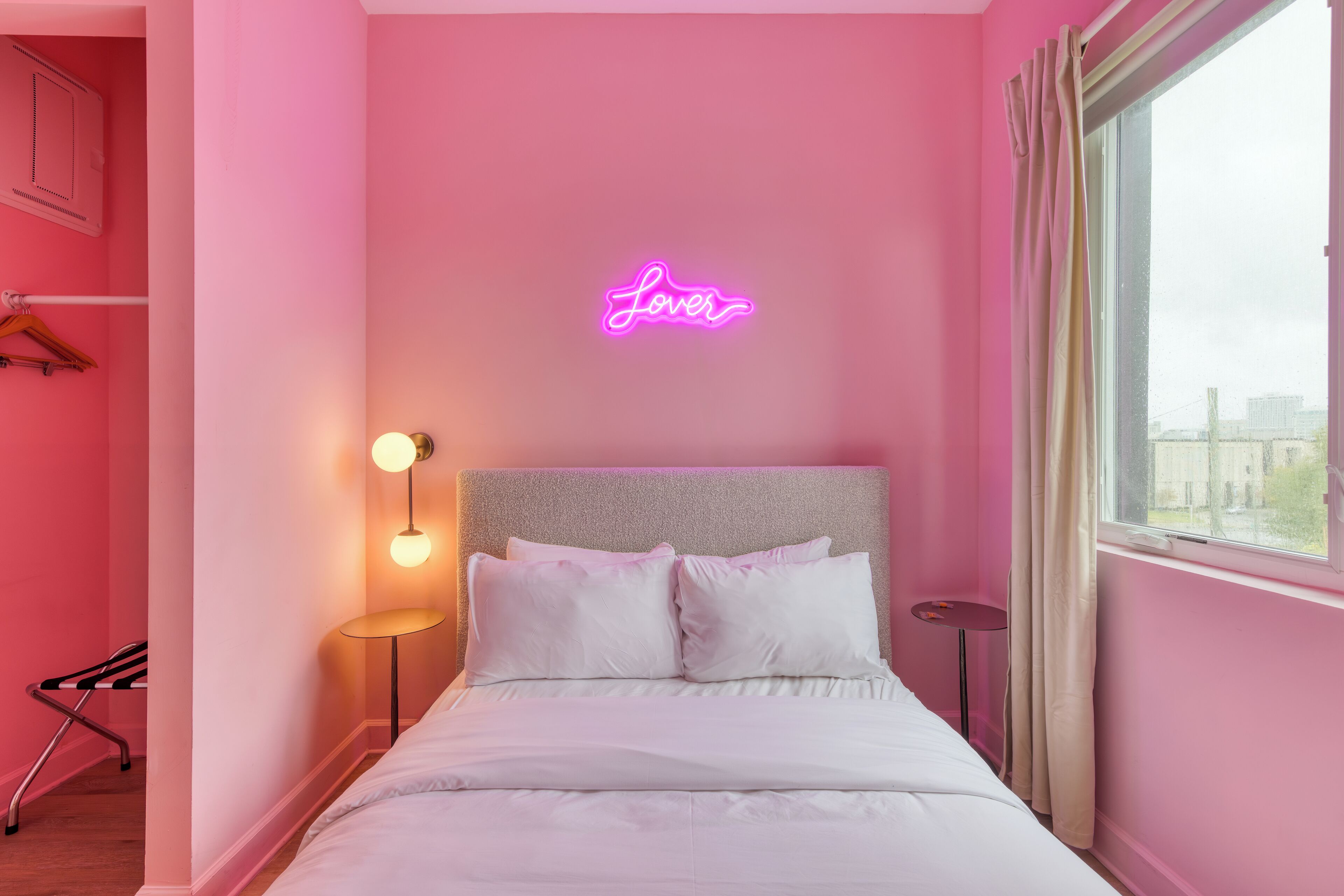 The Fearless Flat | 獨特裝潢、布置獨特、筆電工作空間、遮光布/窗簾