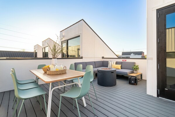 4BDR Suite w/ Rooftop | Balcony
