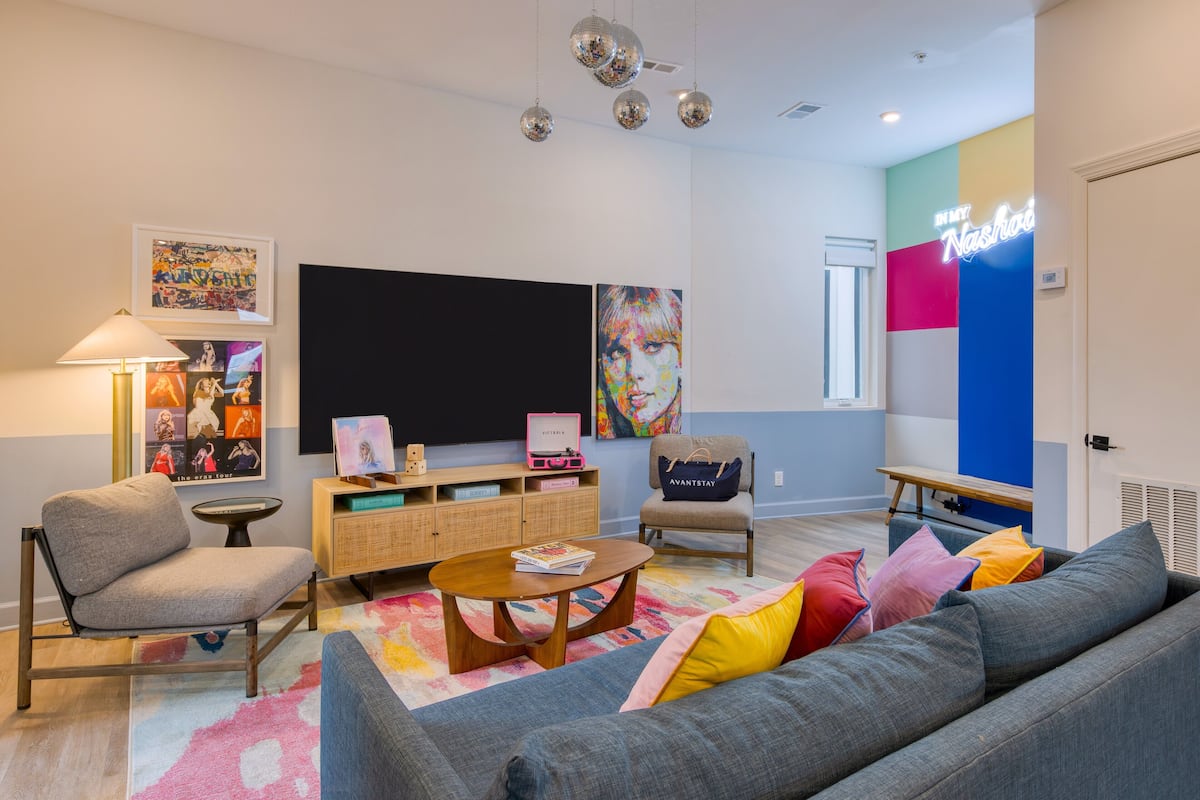 The Fearless Flat | Living area | Smart TV, Netflix, Hulu, streaming services