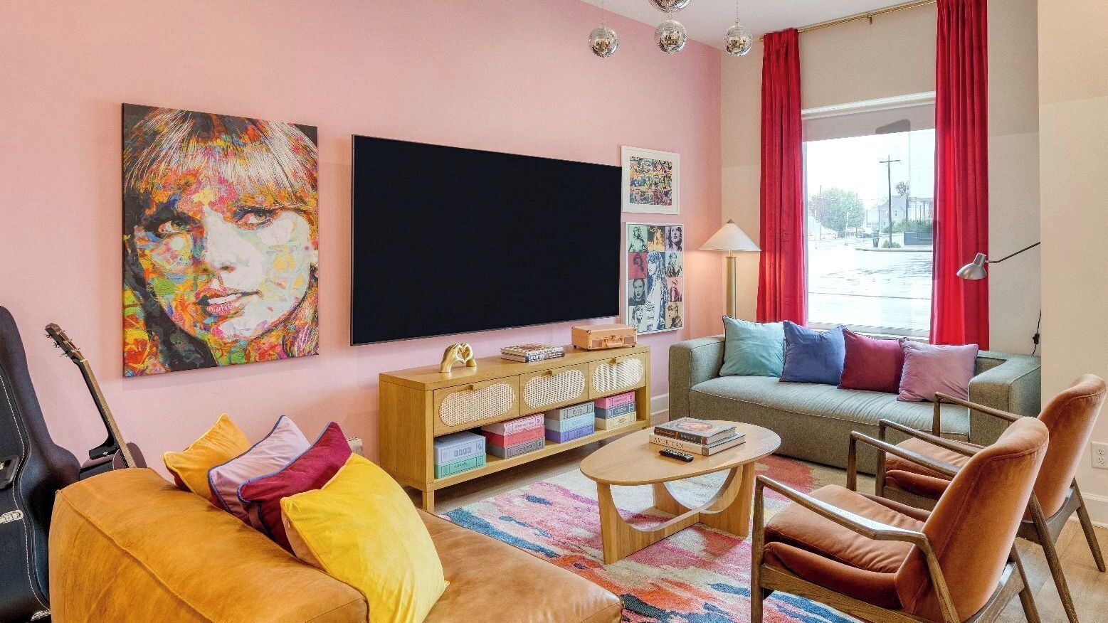 Suite (Swiftie) | Front of property