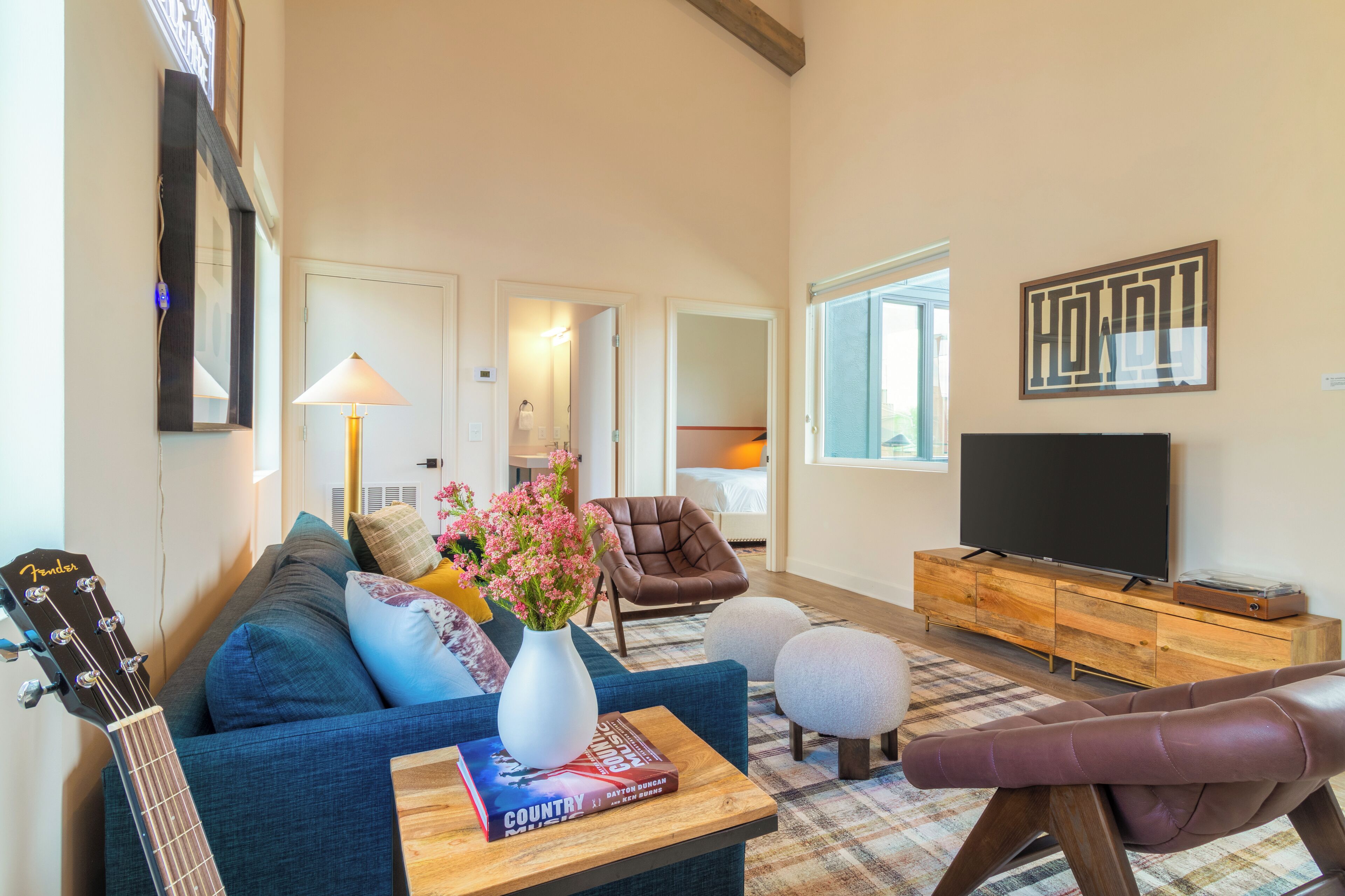 Departamento Royal, varias habitaciones, cocina | Área de sala de estar | Smart TV, Netflix, Hulu y servicios de streaming 