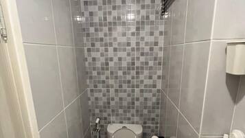 Pyyhkeet, saippua, vessapaperi