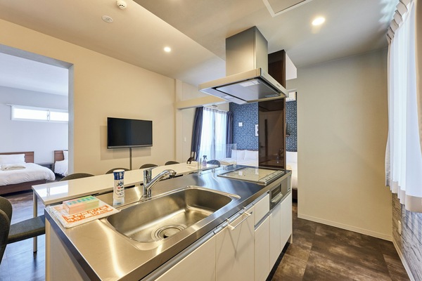 Deluxe Room | Private kitchen | Full-size fridge, microwave, stovetop, electric kettle