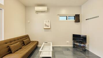 Kamar Quadruple Comfort | Area keluarga | TV layar datar