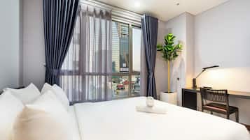 Deluxe Apartment, 1 Bedroom, City View | 2 bilik tidur, dihias secara berasingan