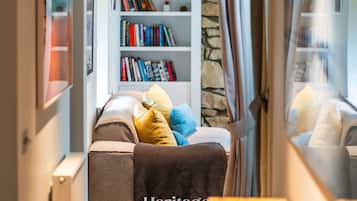Casa | 1 quarto, escrivaninha