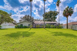 Property grounds - Disney Day Trips! Lakefront Home w/ Heated Pool (Spring Hill)