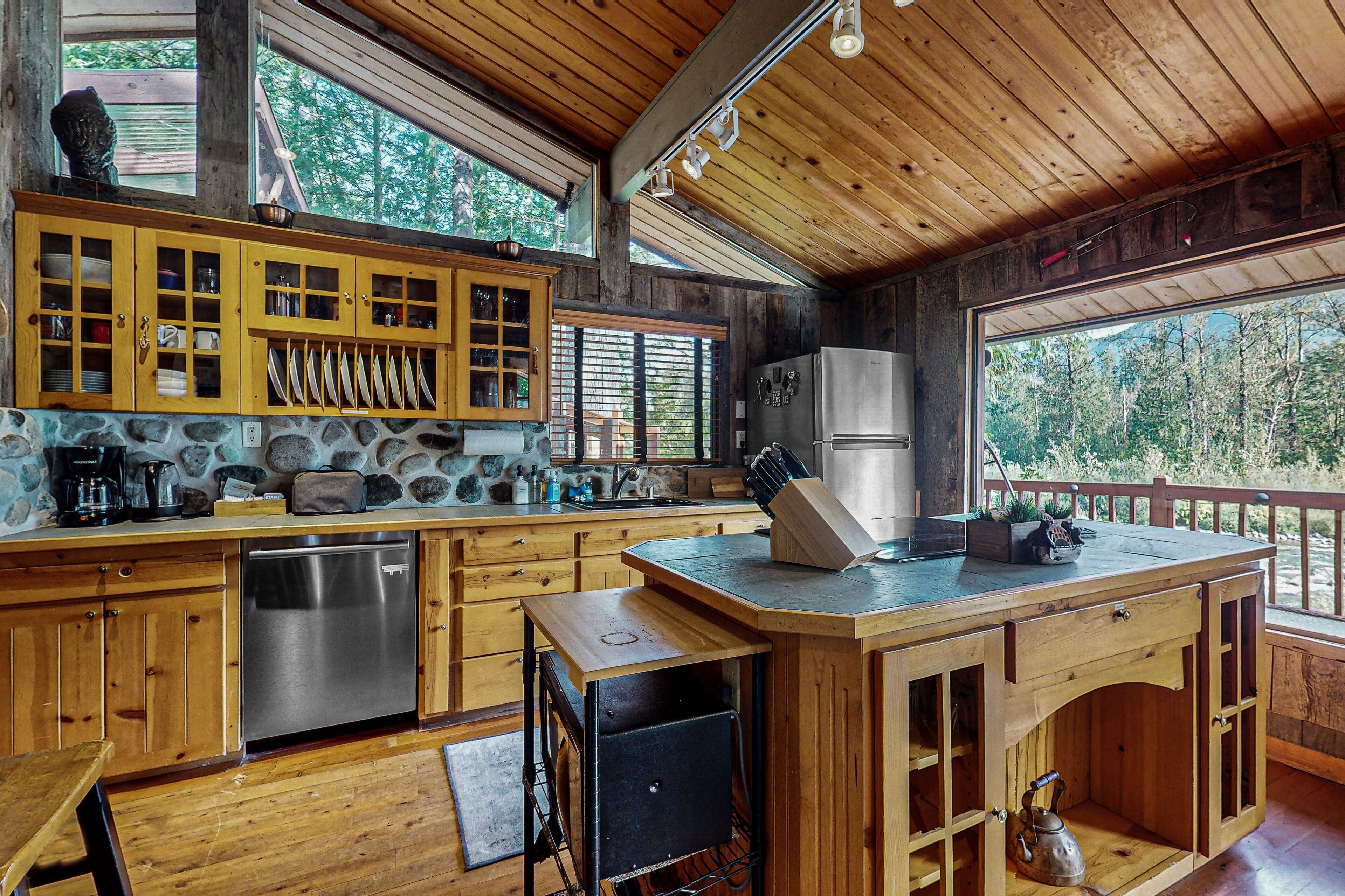 ثلاجة، ميكروويف، فرن، موقد طهي مسطح